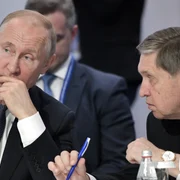 Iuri Usakov si Vladimir Putin FOTO EPA-EFE