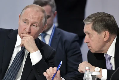 Iuri Usakov si Vladimir Putin FOTO EPA-EFE