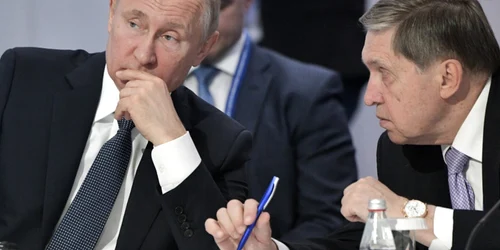 Iuri Usakov si Vladimir Putin FOTO EPA-EFE
