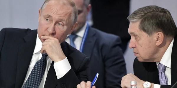 Iuri Usakov si Vladimir Putin FOTO EPA-EFE