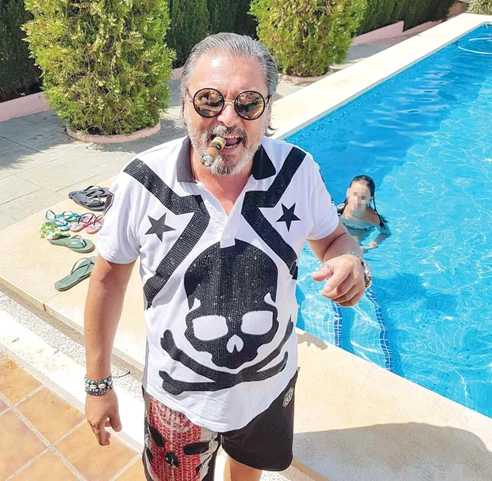 Soţul cântăreţei, relaxat în Spania, în vara acestui an