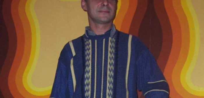 Oradea: PORTRET / VIDEO Adrian Peter, pictor pe sticlă cu patalama