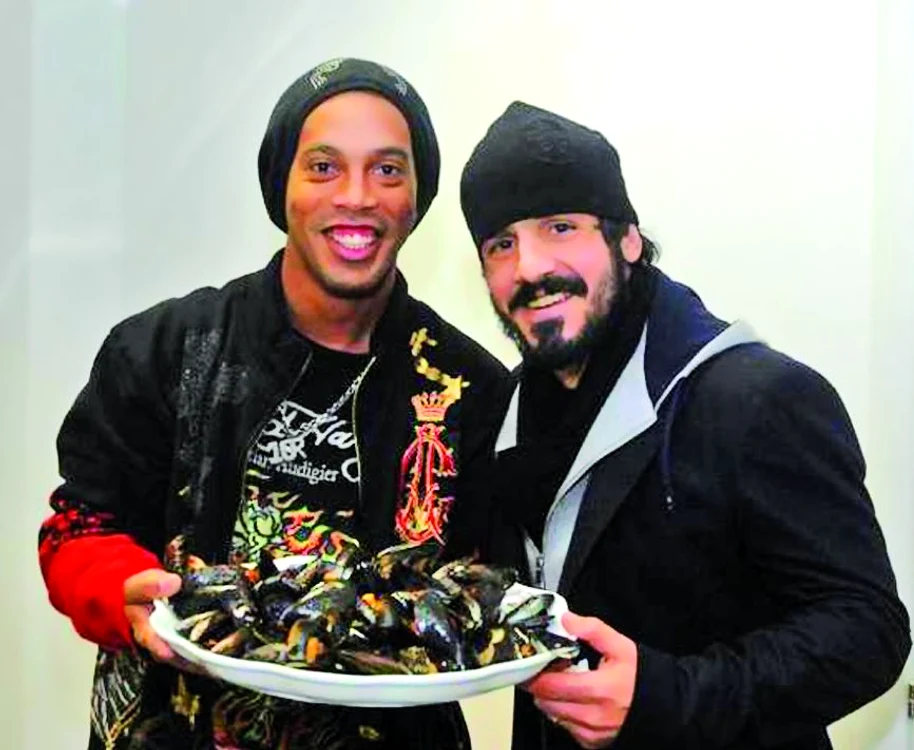 
    Ronaldinho  a fost invitat  de onoare la  deschiderea  pescăriei  