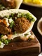 Sendvis cu falafel  Sursa foto shutterstock 191272409 jpg