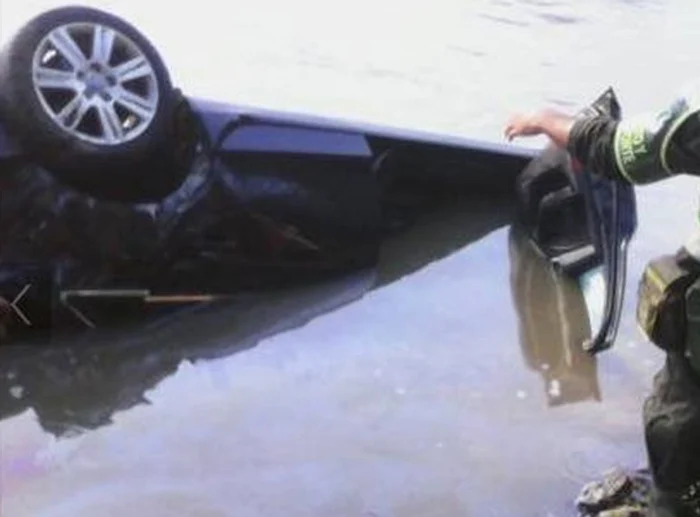 Adriana Campos nu a putut să mai iasă din maşină