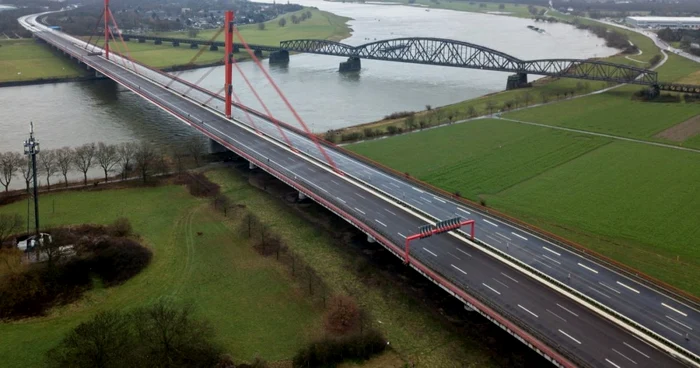 Fluviul Rin intersectat de autostrada A42 FOTO EPA-EFE