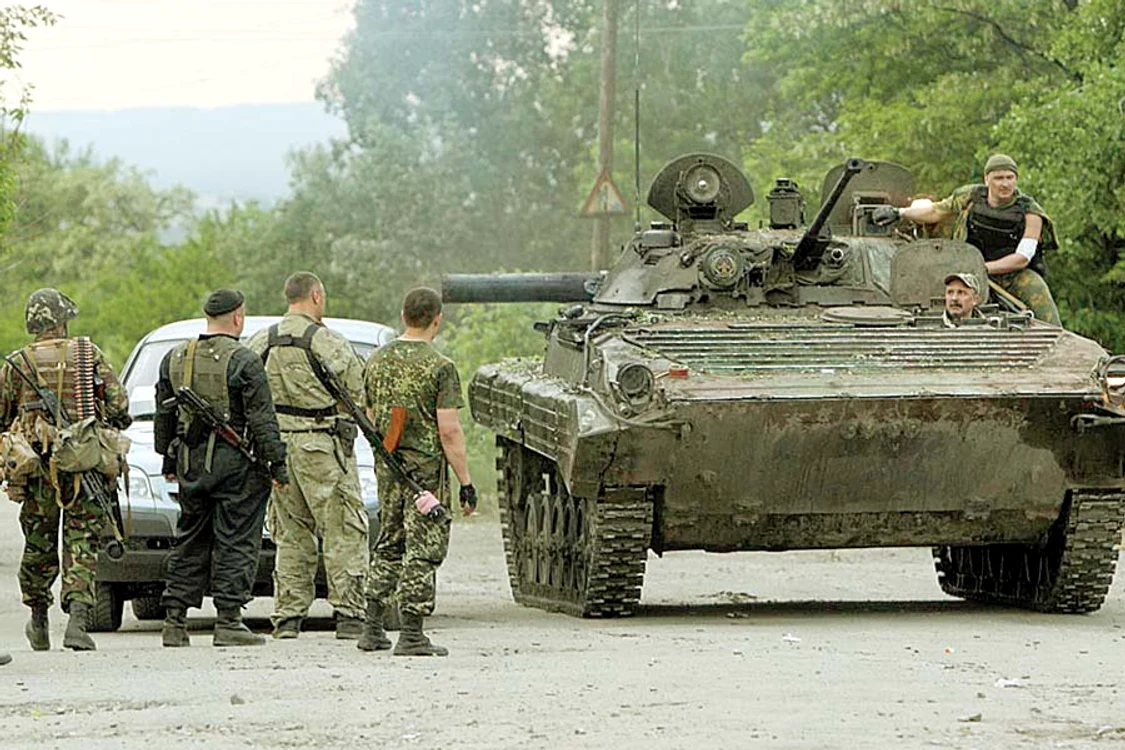 Convoaiele militare  au ars ca nişte torţe (Fotografii: Reuters)