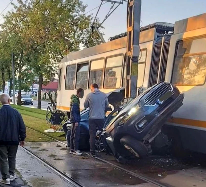 Șoferul nu a mai putut fi salvat FOTO Facebook