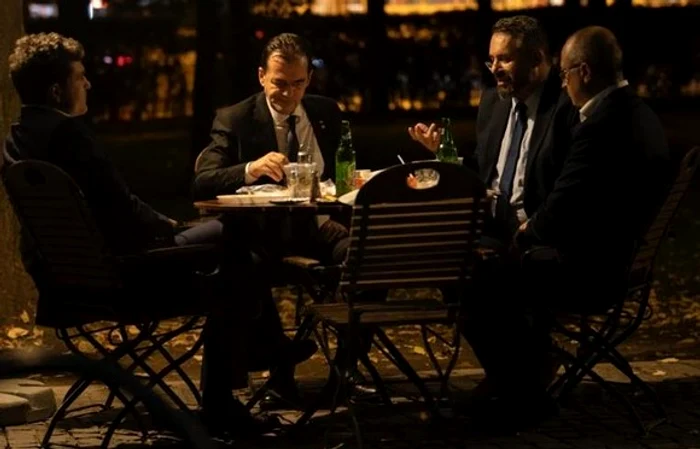 Ludovic Orban, Nicușor Dan, Antonel Tănase și Adrian Moraru au discutat la terasă până după miezul nopții luni, 7 septembrie