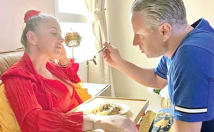 Reghe i-a adus micul dejun la pat