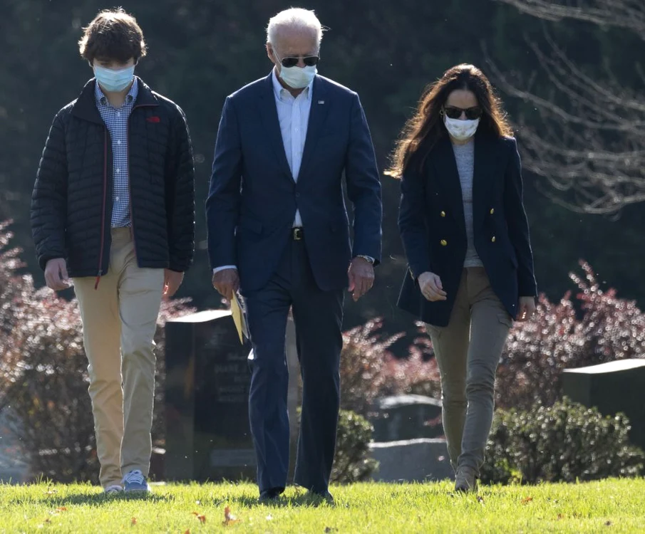 Joe Biden alături de nepotul și nora sa