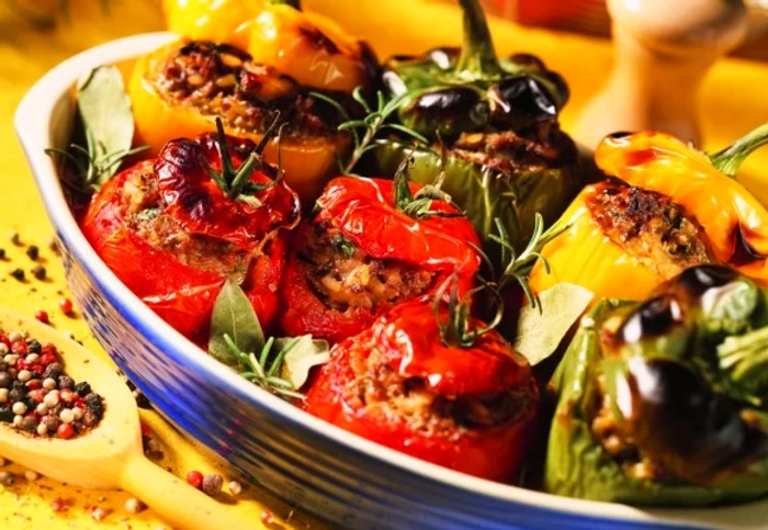 Cand nu ai timp sa prepari sarmale, poti incerca ardeii umpluticlickpoftabuna.ro