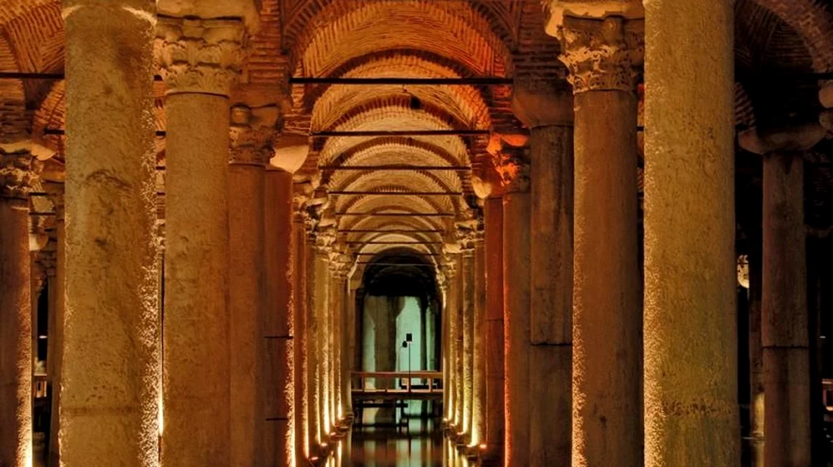 Palatul Scufundat – Istoria templului din adâncurile Istanbulului jpeg