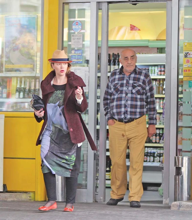 La ieşire, soţia  l-a certat pe Viorel Lis  pentru mica neglijenţă