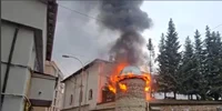 Biserica Mavrodolu cuprinsa de flacari foto captura video png
