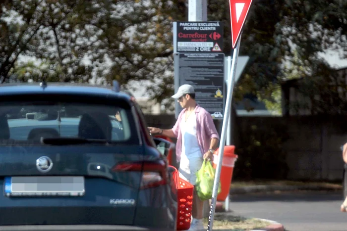 Tăticul Ştefan Bănică jr e atent și protector cu Lavinia