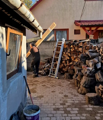 Vechea casă arată deja civilizat în urma apelului umanitar FOTO Dumbrăvița TV