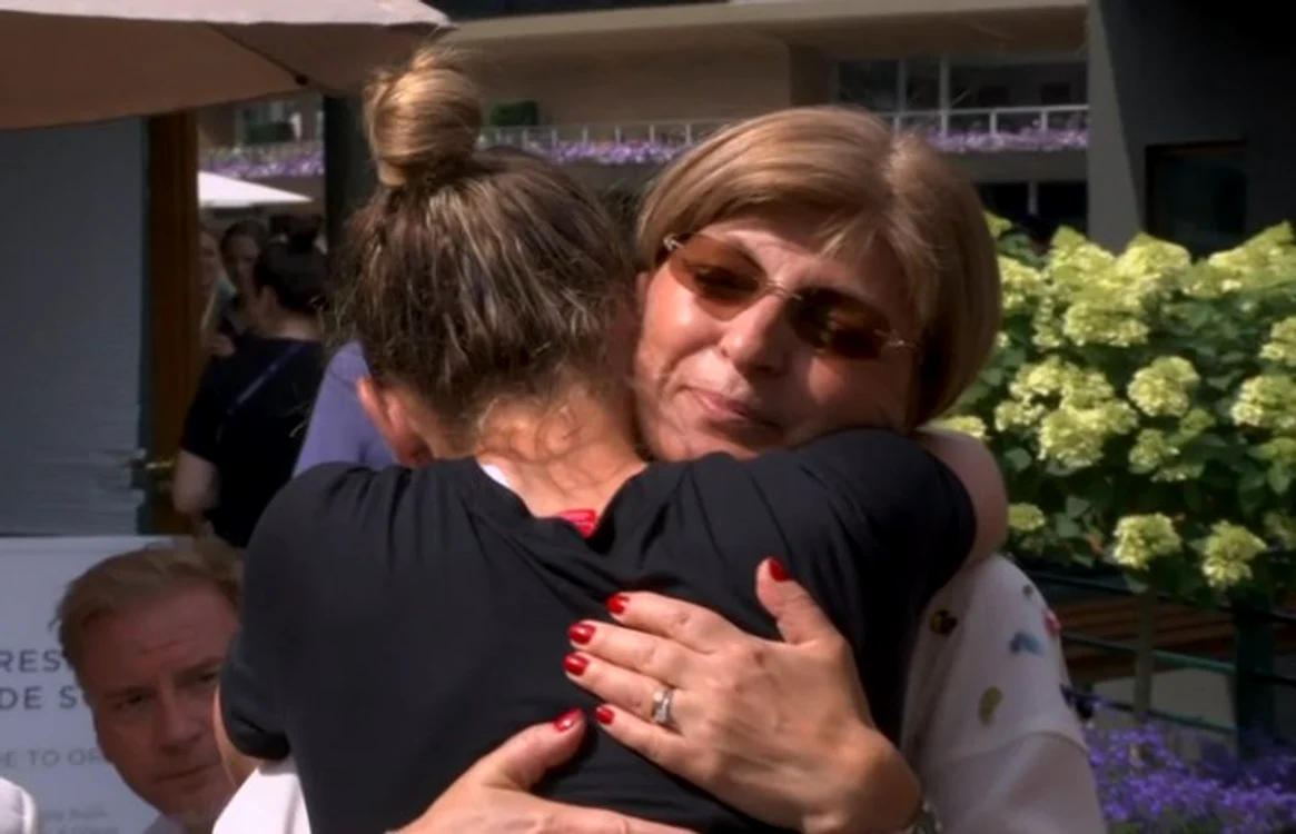 Simona Halep și-a îmbrățișat mama după ce a învins-o pe Serena Williams