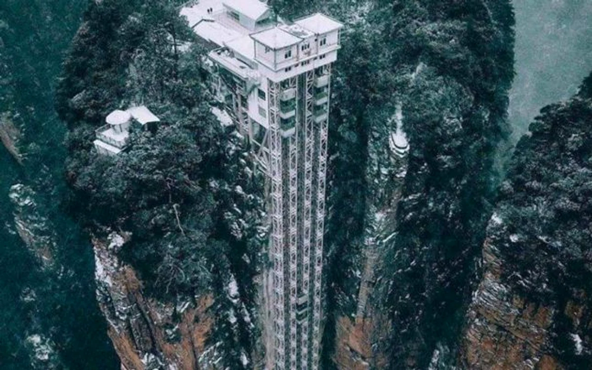 Liftul care ar fi fost construit în Parcul Cozia FOTO Facebook/ Make Romania Great Again