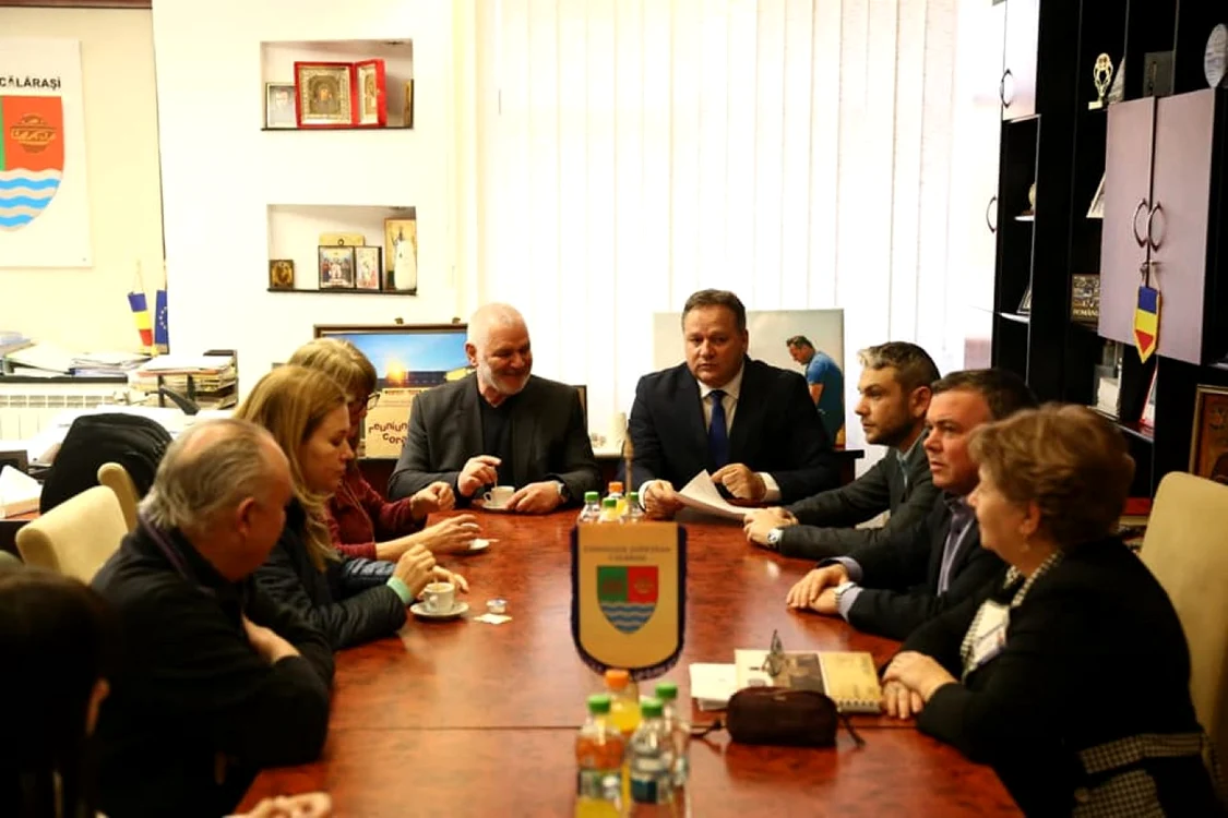 Delegaţia bulgară, la Consiliul Judeţean Călăraşi FOTO Facebook/CJC