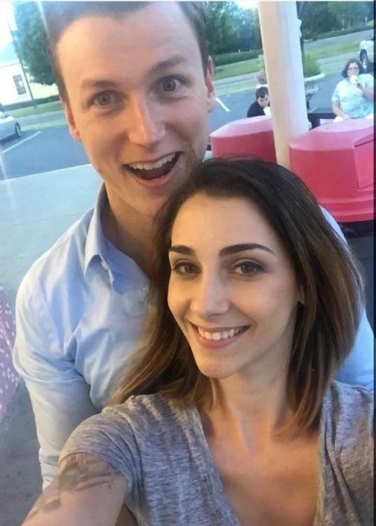 Utilizatorii Imgur Stray Bullet și Wlfqueen s-au plăcut și în afara mediului virtual