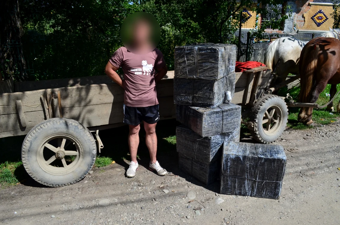 Ţigările de contrabandă erau aduse în România cu căruţaFoto: ITPF Sighetu Marmaţiei