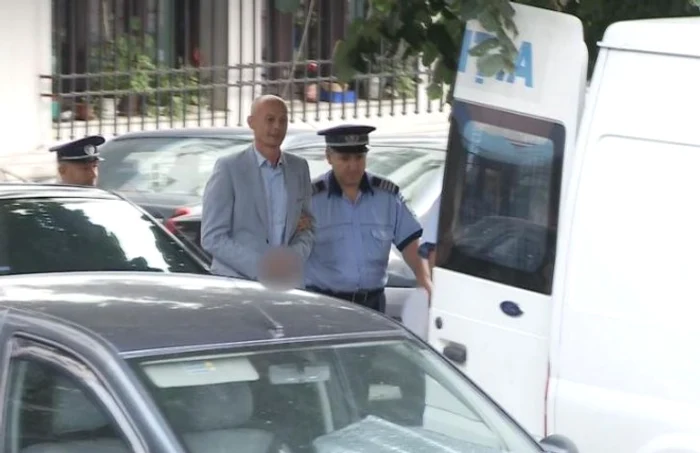 
    Pentru acuzațiile de mită Bogdan Olteanu a fost reținut 24 de ore  