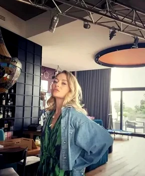 Imagini din penthouse-ul Deliei