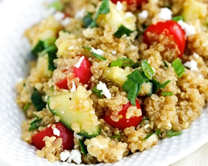 salata de quinoa cu rosii si castraveti jpeg
