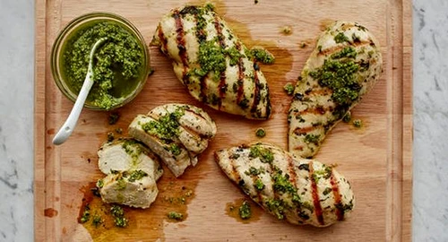 Piept de pui cu sos pesto din seminte de dovleac jpeg