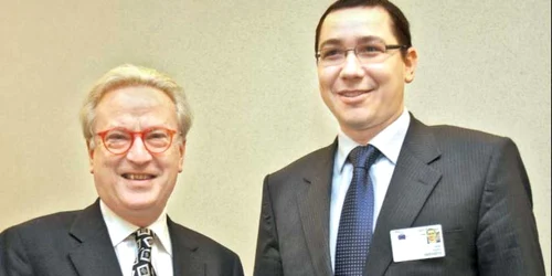 Hannes Swoboda (stânga) i-a oferit o ieşire elegantă lui Victor Ponta