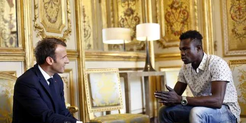 Emmanuel Macron Mamoudou Gassama EPA EFE