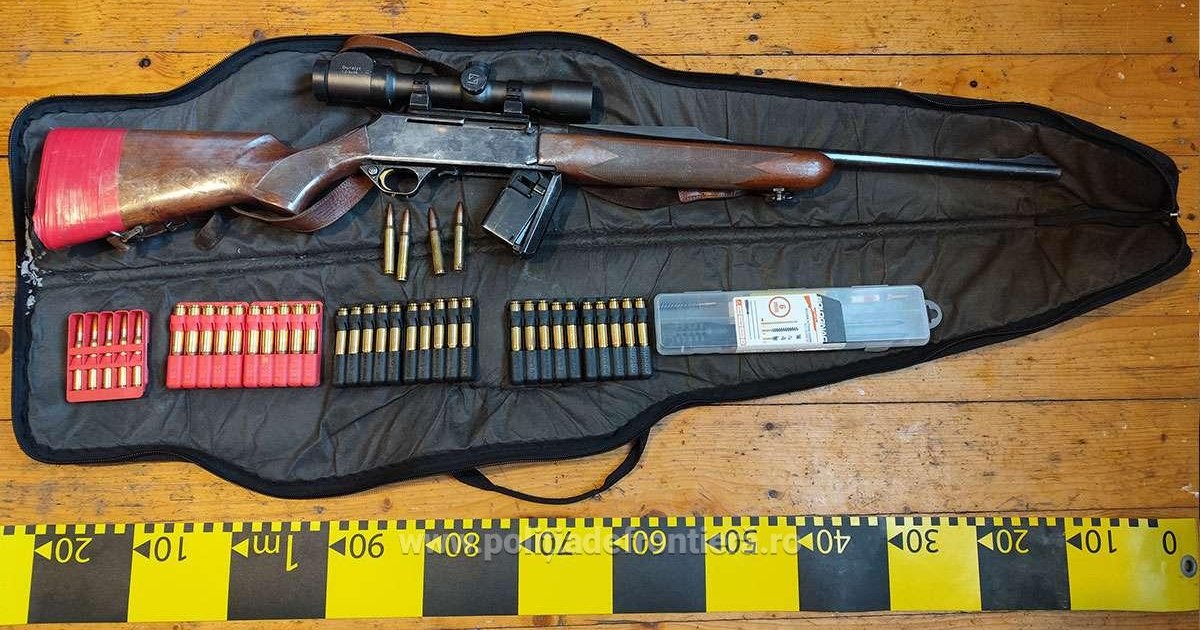 Percheziții în Maramureș la braconieri: arme confiscate și trofee de vânătoare.