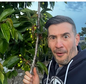 Jurnalistul, prezentatorul TV și scriitorul Dragoș Pătraru (45 de ani) tocmai ce și-a lansat cartea de care este foarte încântat