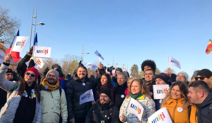 USR şi Ro+ au participat la parada de 1 Decembrie alături de grupul Rezist. Foto: Facebook/ Cristian Ghinea.