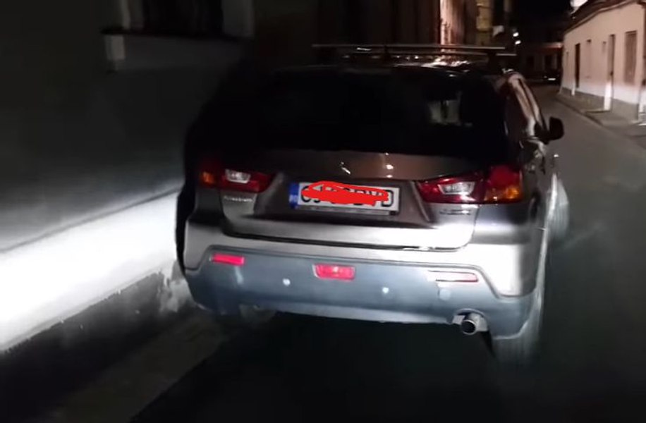 Pățania unui șofer care a parcat într-un loc nepermis și a blocat o stradă întreagă. „Âmi pare rău la domni șoferi”