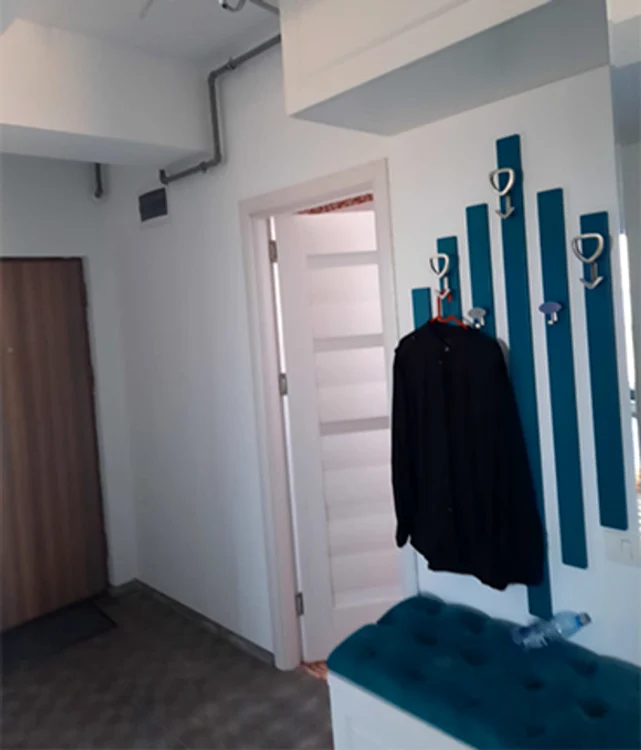 A decorat cochet garsonierele și n-a dus lipsă de turiști