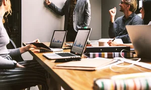 corporatisti birou   foto Pixabay jpg