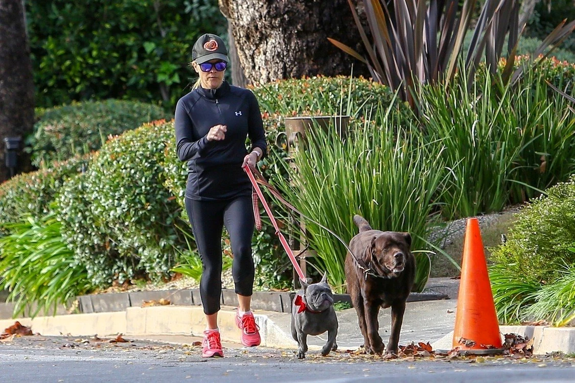 Reese Witherspoon, atentă la ținută chiar și la jogging