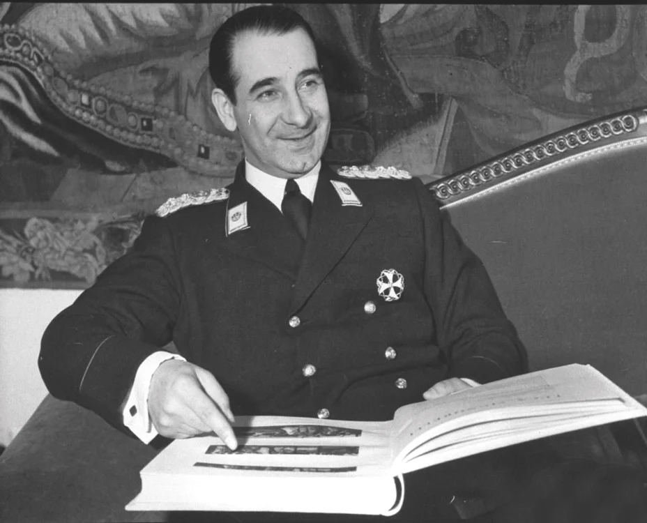 Ernest Urdăreanu, ministru al Casei Regale, fotografiat pentru revista „Life” în februarie 1940