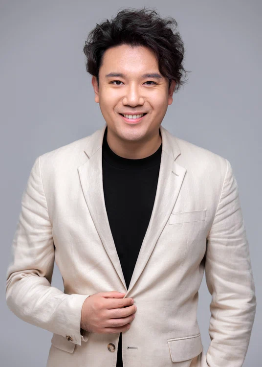 Long Long, picture by He Ping (copyright free)