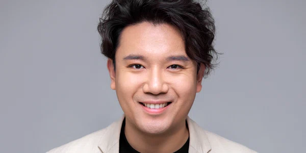 Long Long, Tenor1, picture by He Ping (copyright free) png
