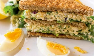 sendvis cu salata de ou jpg