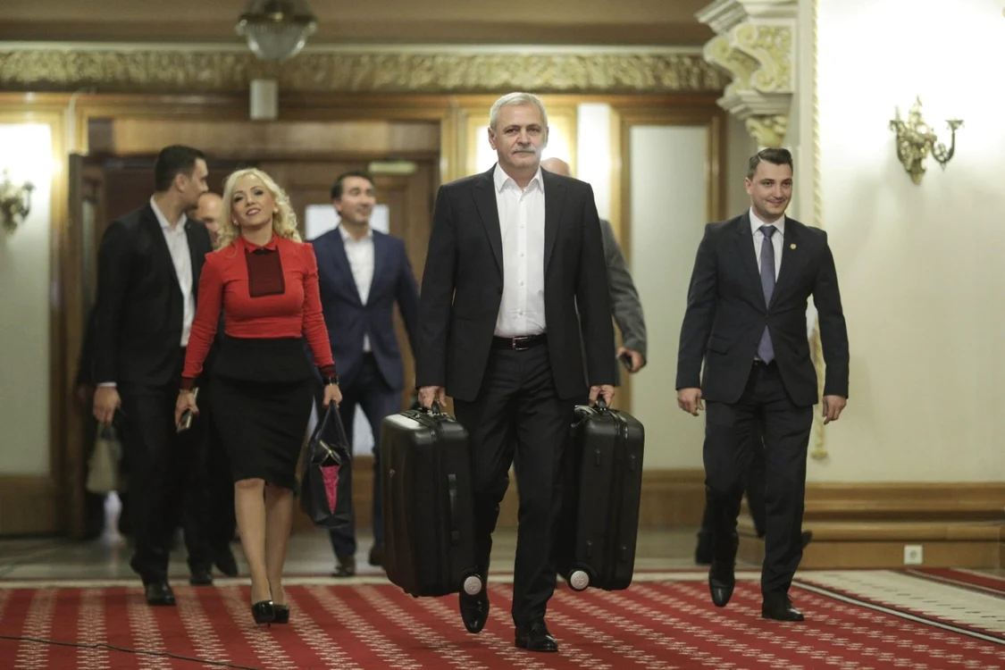 Liviu Dragnea şi valizele sale FOTO Inquam Photos / Octav Ganea