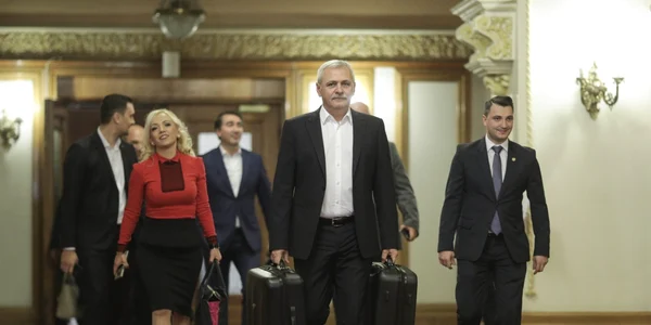 Liviu Dragnea valiza FOTO Inquam Photos / Octav Ganea 