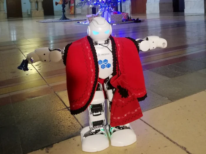 Roboțelul Alpha-One știe să danseze și să cânte FOTO: UDJ Galați