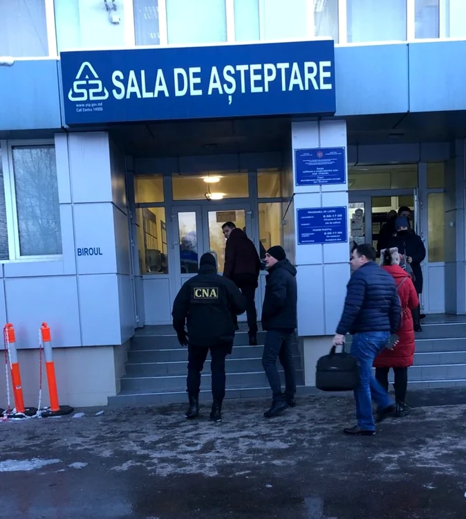 Ofiţerii CNA fac percheziţii la sediul ASP