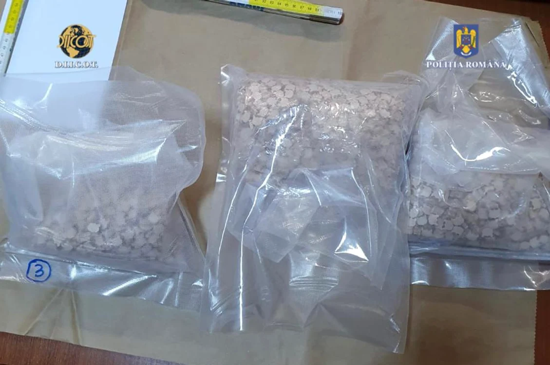 Au fost descoperite aproape 5.000 de comprimate de ecstasy FOTO DIICOT