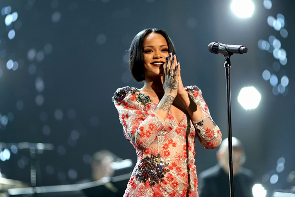 
    Rihanna a avut parte de o mare supriză din partea unui fanFoto Getty  