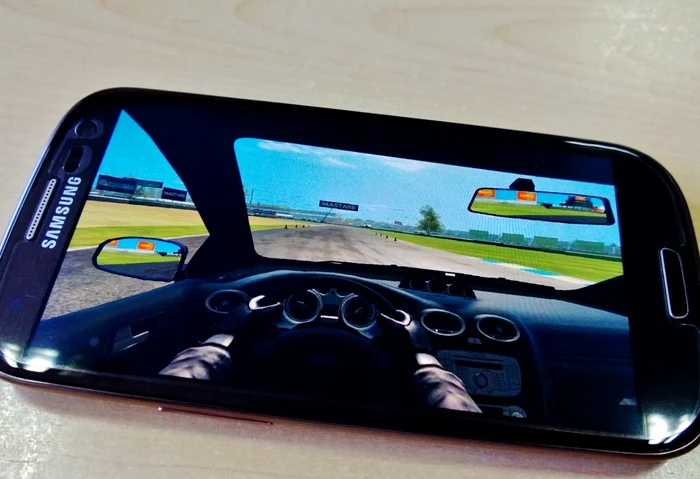 Real Racing 3 este un joc foarte bun pentru dispozitivele mobile cu Android sau iOS. FOTO Adevărul